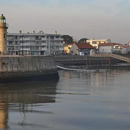 Apartament Emplacement Ideal 200m De La *